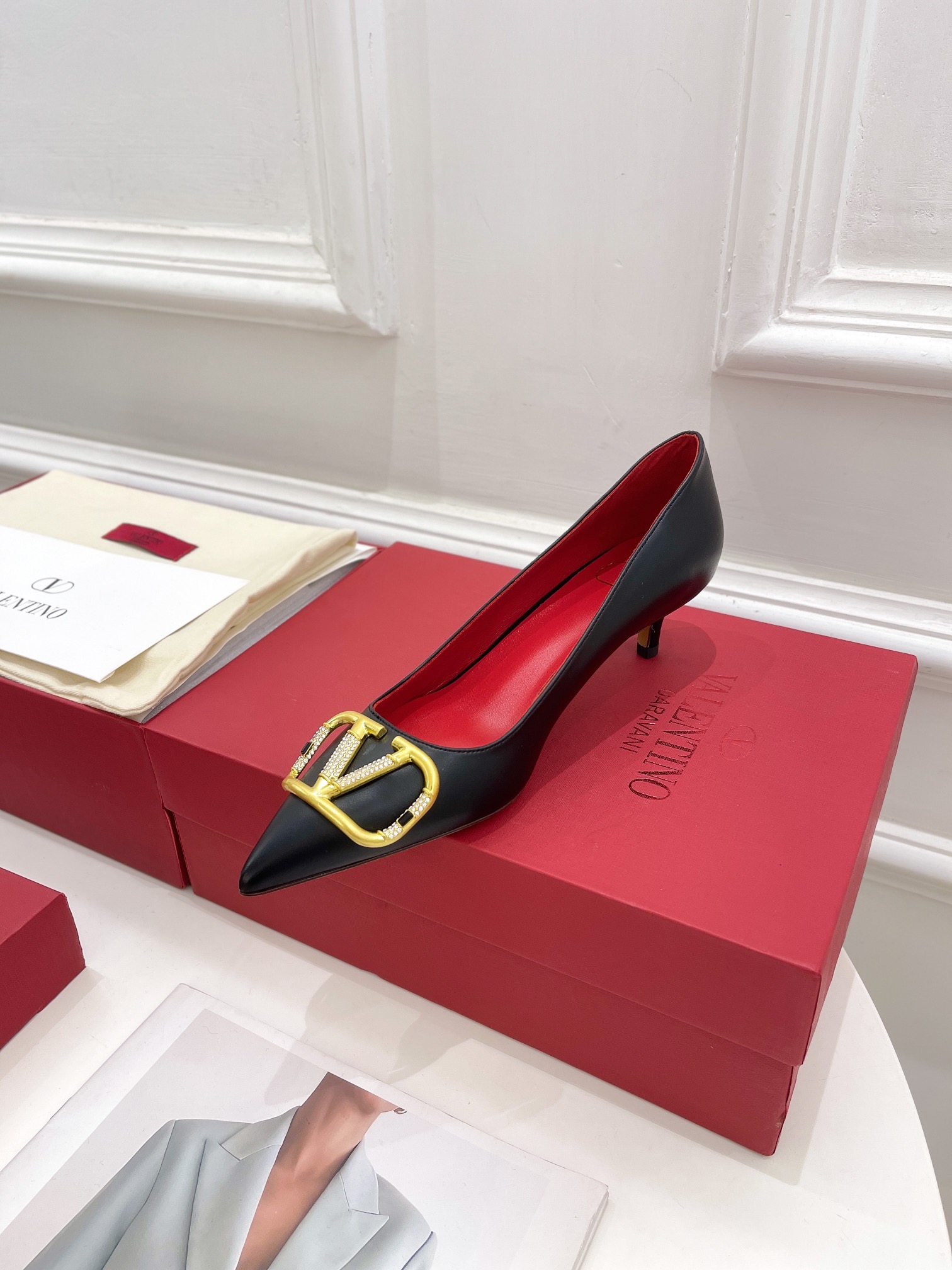 【Valentino】𝟐𝟎𝟐𝟏/𝐒𝐒 𝐧𝐞𝐰 Valentino 2022 spring and summer new large V diamond buckle high heels on the new