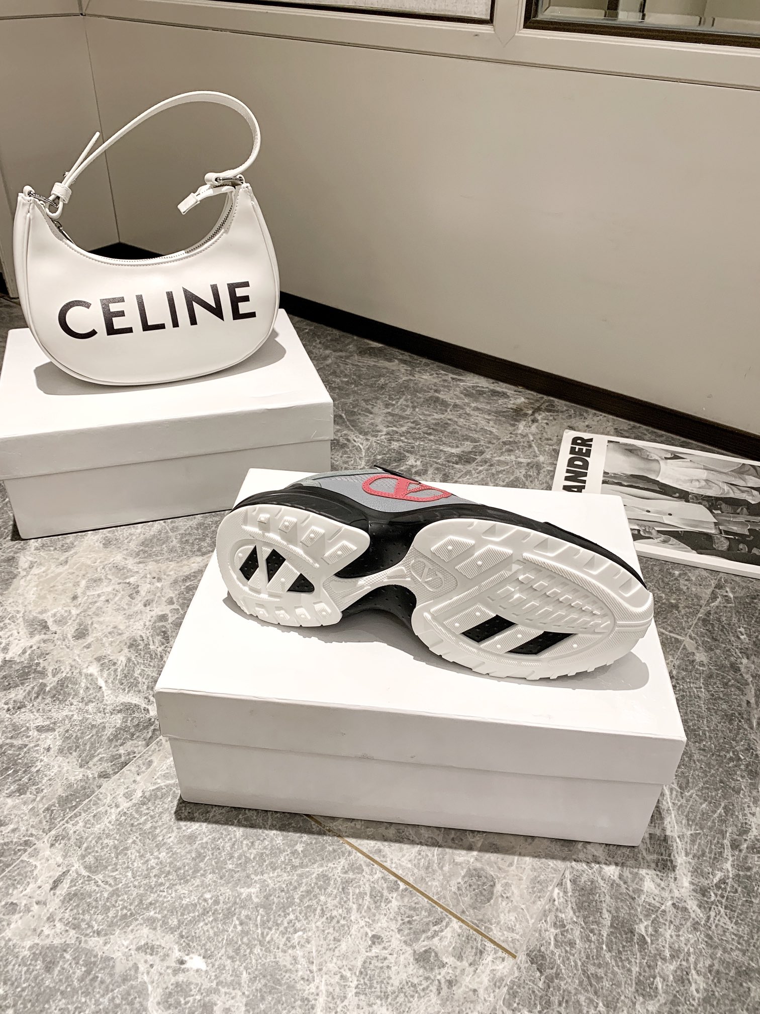 【Valentino】𝟐𝟎𝟐𝟏/𝐒𝐒 𝐧𝐞𝐰 Valentino 2022 ss spring-summer collection of new old man shoes