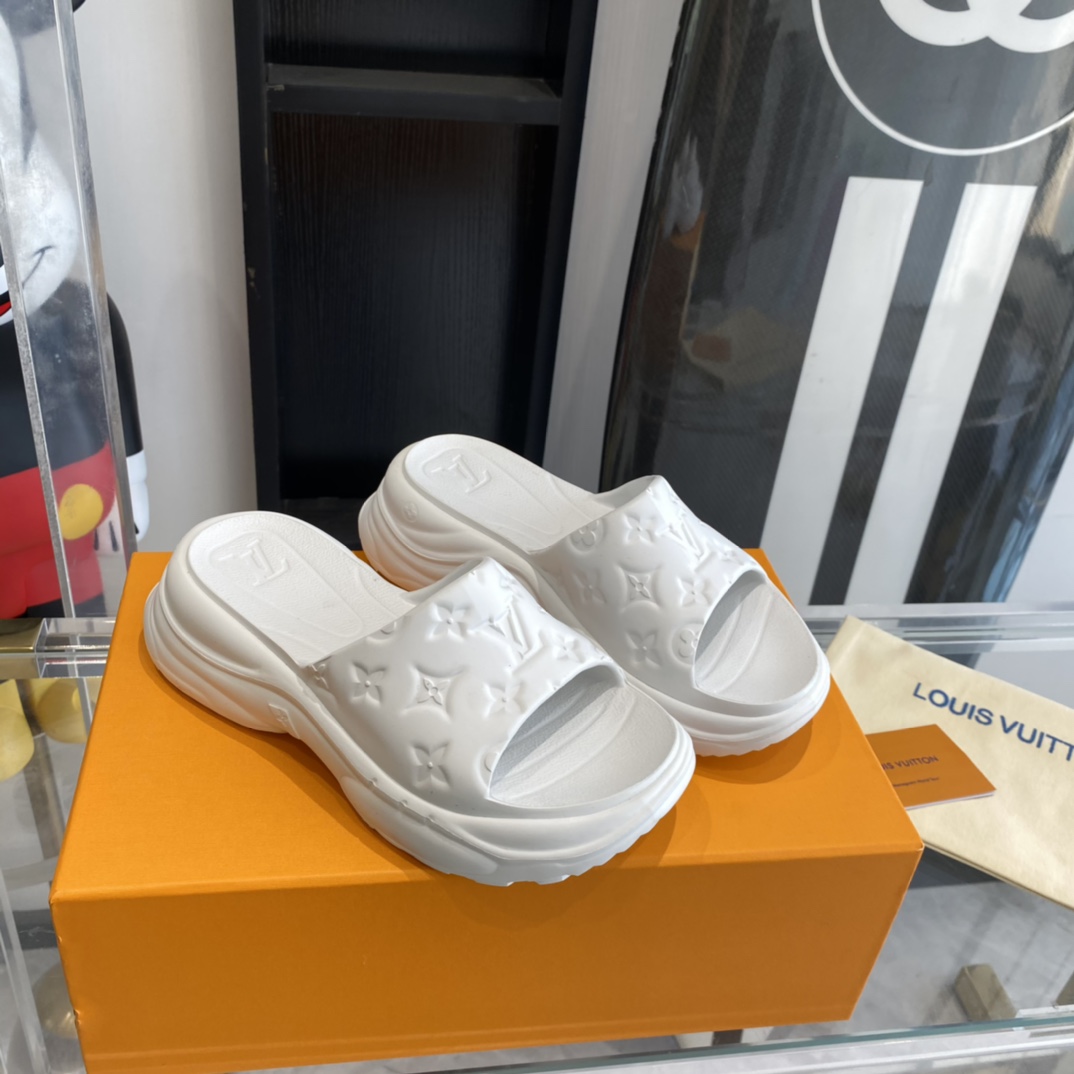 Louis Vuitton platform slippers Pool Pillow Comfort will enter the series