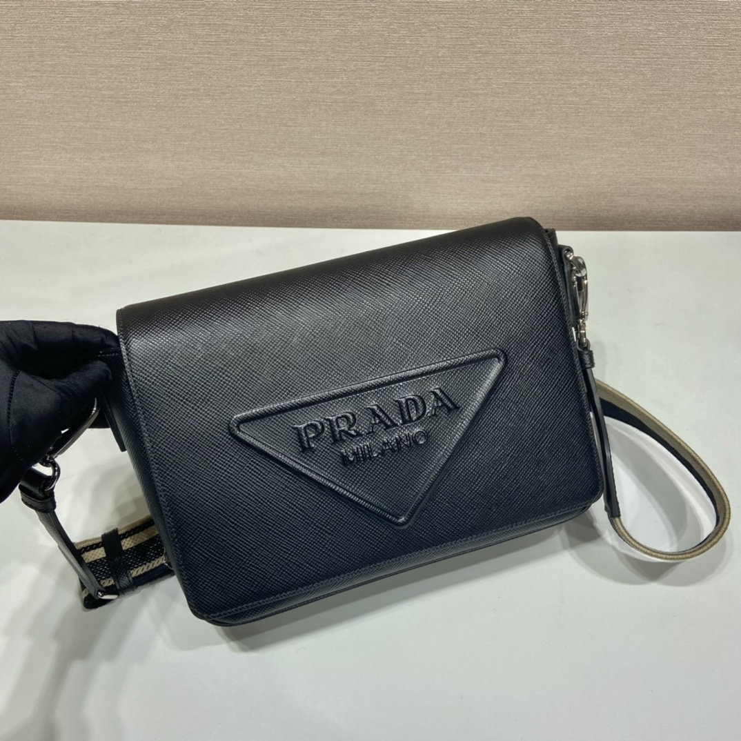 𝐏𝐑𝐀𝐃𝐀 Crossbody bag 2VD046