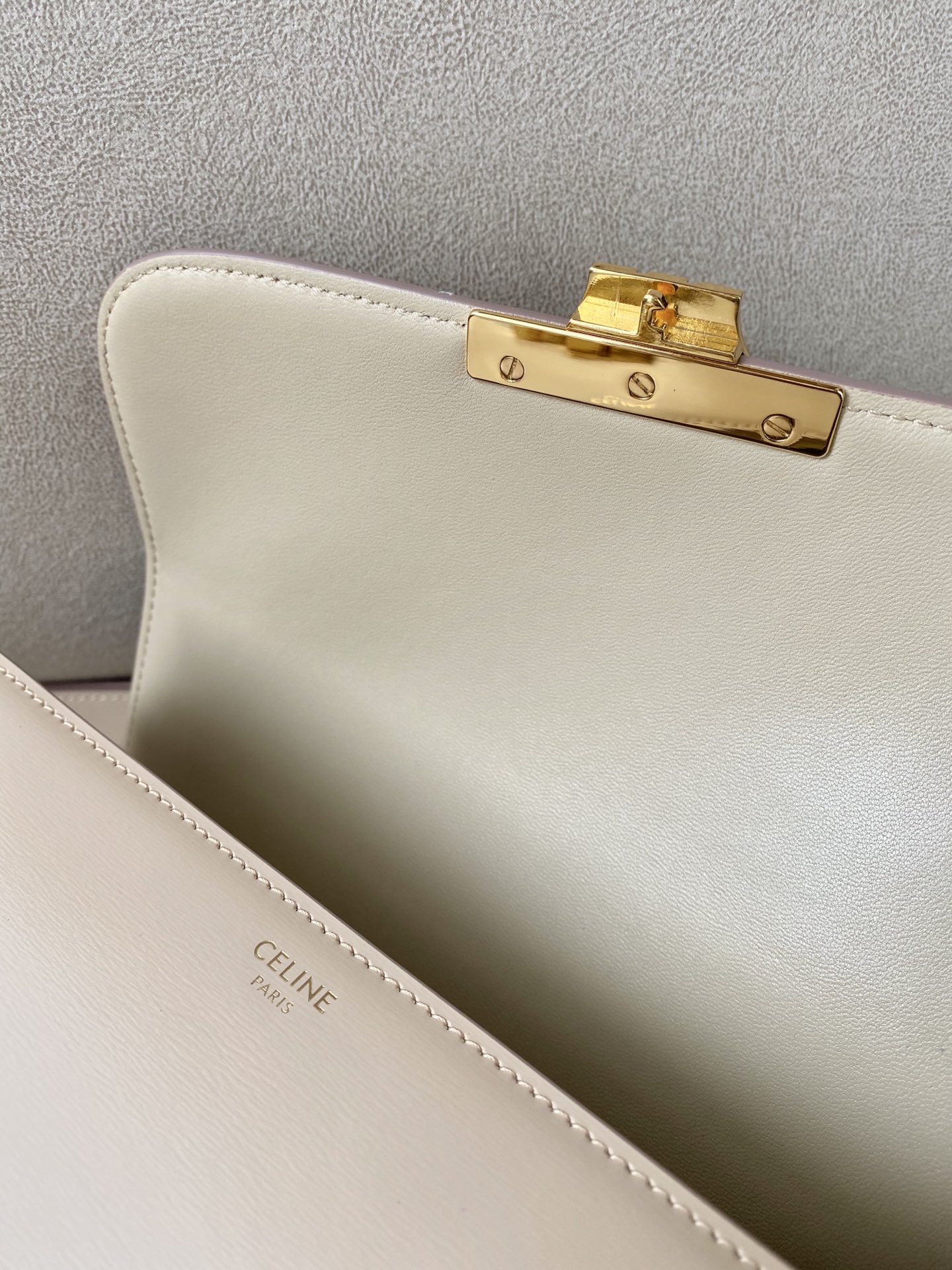 𝐂𝐞𝐥𝐢𝐧𝐞 Triomphe Medium 22.5cm