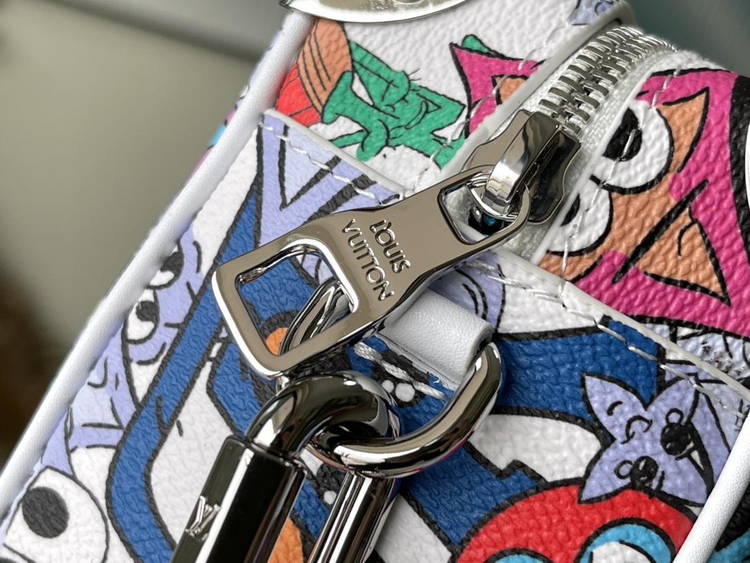 𝐋𝐎𝐔𝐈𝐒 𝐕𝐔𝐈𝐓𝐓𝐎𝐍   M82008