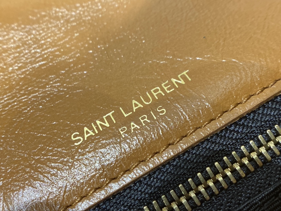 SAINT LAURENT  𝐍𝐢𝐤𝐢 28𝐜𝐦 #633158