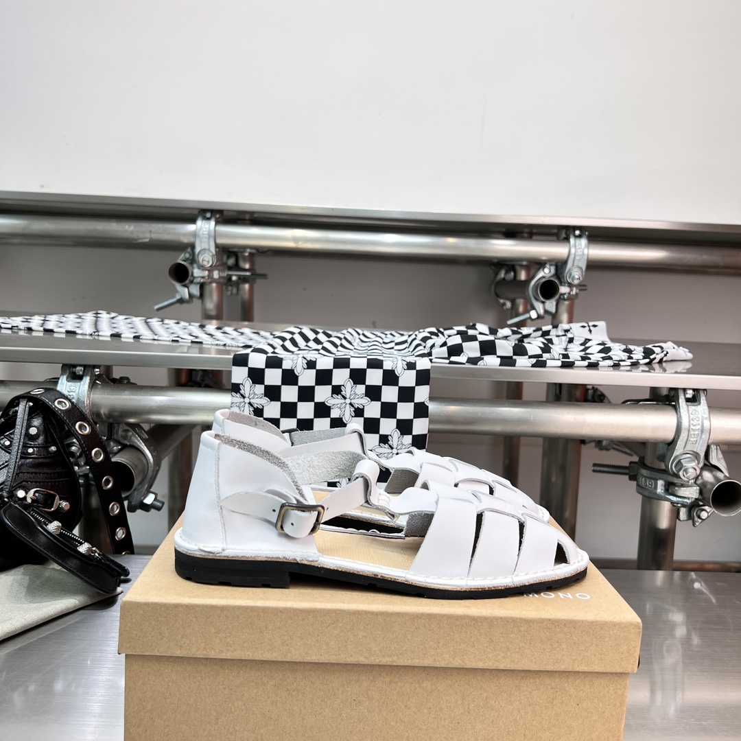 𝐒𝐭𝐞𝐯𝐞 𝐌𝐨𝐧𝐨｜𝟐𝟎𝟐𝟑𝐒𝐒/𝐧𝐞𝐰 A pair of fully handmade sandals using Goodyear practices