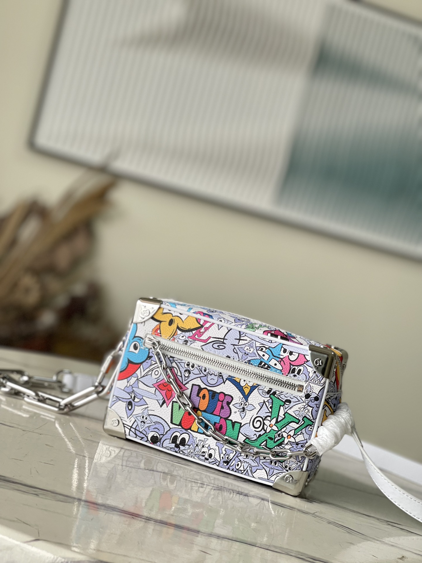 𝐋𝐎𝐔𝐈𝐒 𝐕𝐔𝐈𝐓𝐓𝐎𝐍   M82008