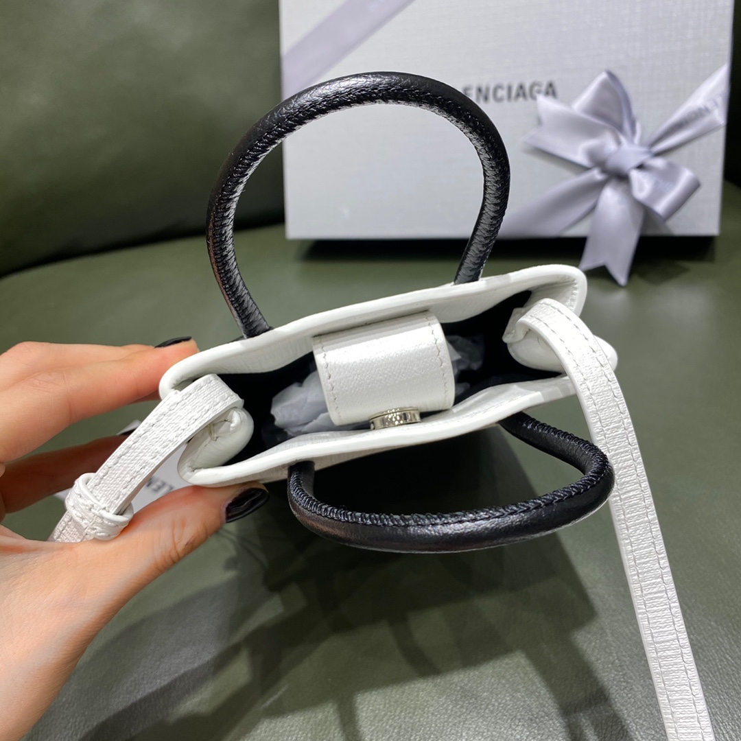 BALENCIAGA 𝗦𝗵𝗼𝗽𝗽𝗶𝗻𝗴 𝗯 𝗮𝗴 Cowhide shopping paper bag