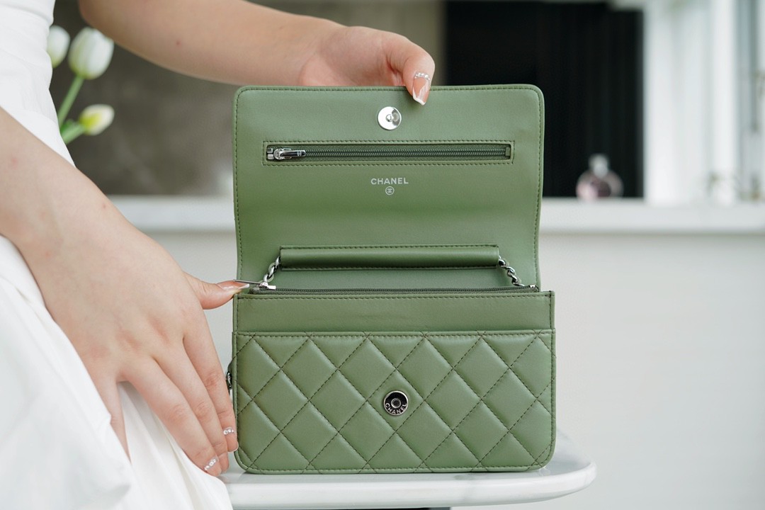 CHANEL 𝑾𝒐𝒄 Hairy Bag Entry Classic 𝑾𝒐𝒄𝒄𝑾𝒐𝒄 (Magnetic Closure) (Lambskin) Matcha Green