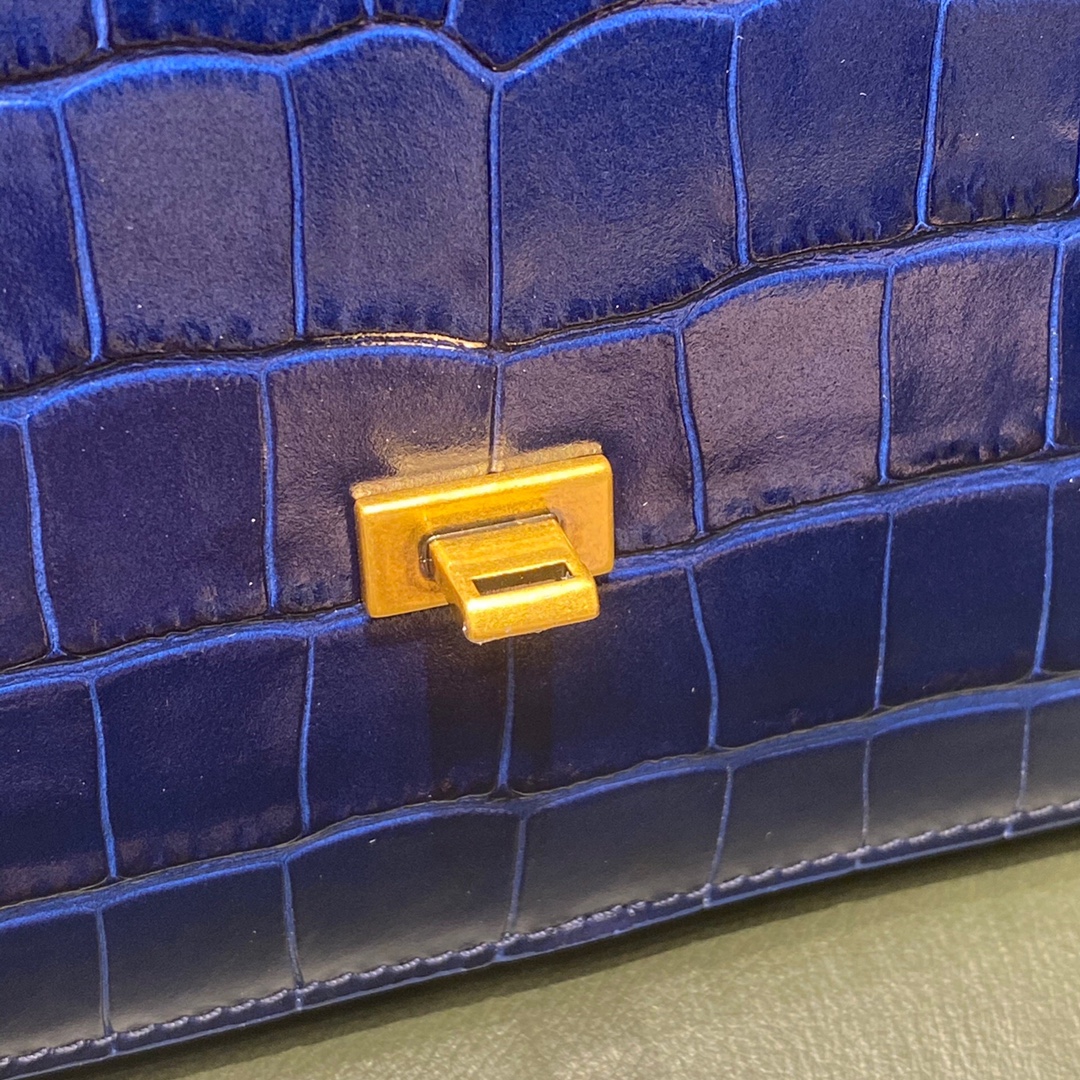 BALENCIAGA 𝘀𝗺𝗮𝗹𝗹 𝗯𝗮𝗴 𝗯𝗮𝗴 crocodile pattern treasure blue gold buckle