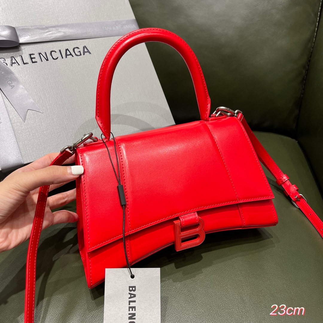 BALENCIAGA 𝐇𝐨𝐮𝐫𝐠𝐥𝐚𝐬𝐬 𝐒 The hourglass bag of the fashion world
