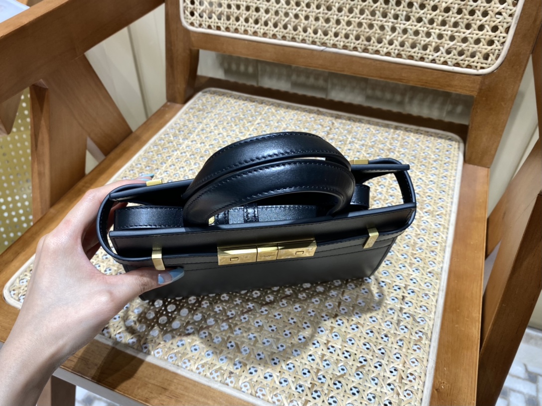 SAINT LAURENT 𝑴𝑨𝑵𝑯𝑨𝑻𝑻𝑨𝑵 𝑵𝑨𝑵𝑶#593741