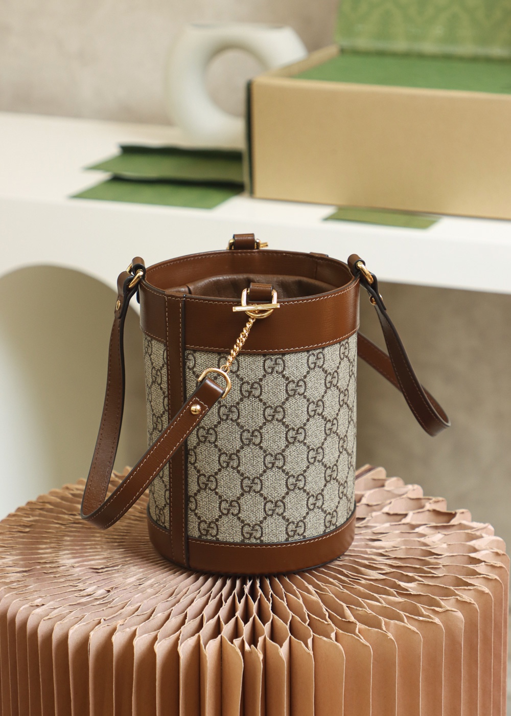 GUCCI 𝟭 𝟵 𝟱 𝟱 Horsebit buckle series bucket bag #637115