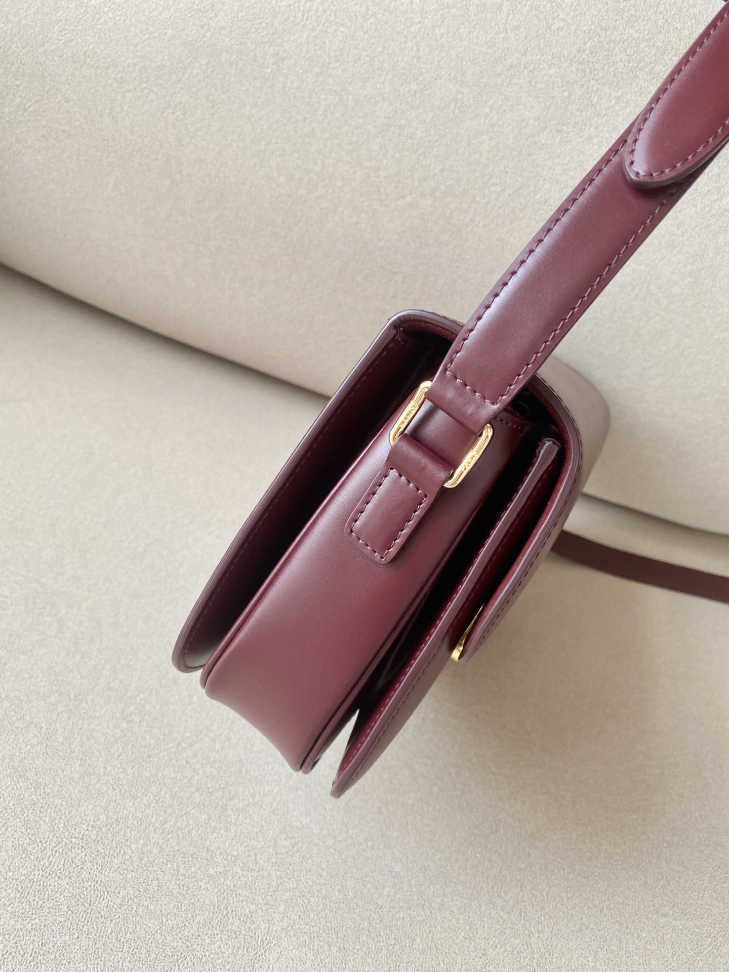 𝐂𝐞𝐥𝐢𝐧𝐞 Triomphe Medium 22.5cm