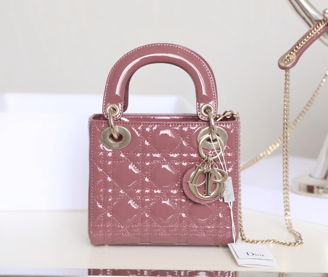 𝙇𝙖𝙙𝙮 𝘿𝙞𝙤* hibiscus powder Patent leather cow leather mini handbag