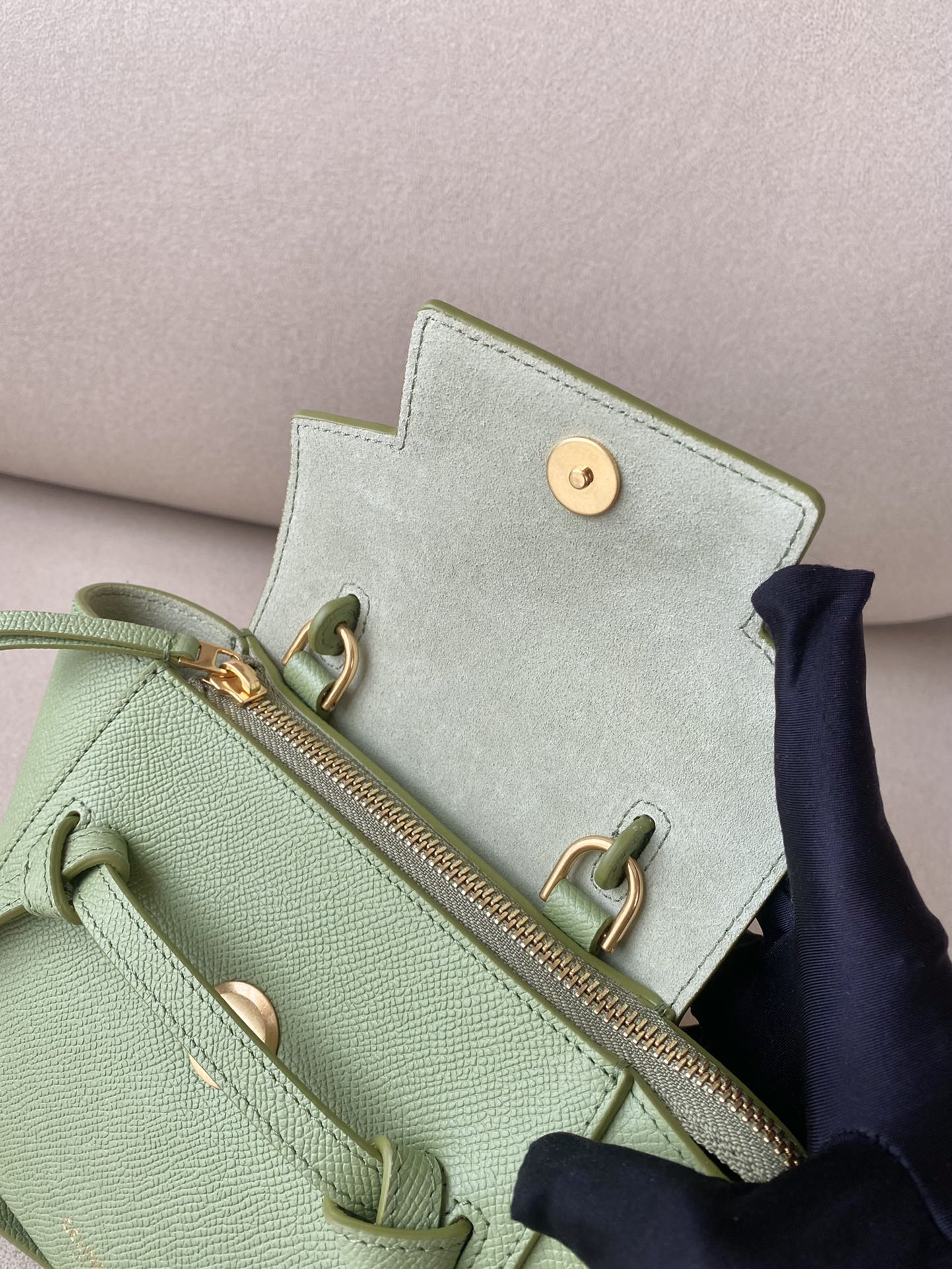 𝐂𝐞𝐥𝐢𝐧𝐞 𝐛𝐞𝐥𝐭 𝐩𝐢𝐜𝐨 𝟏𝟔𝐜𝐦 Grained Calfskin Bag
