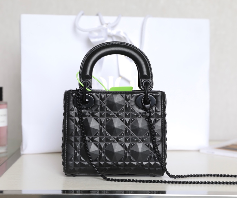 LADY DIOR Diamond Shaped Vine Black DR-081