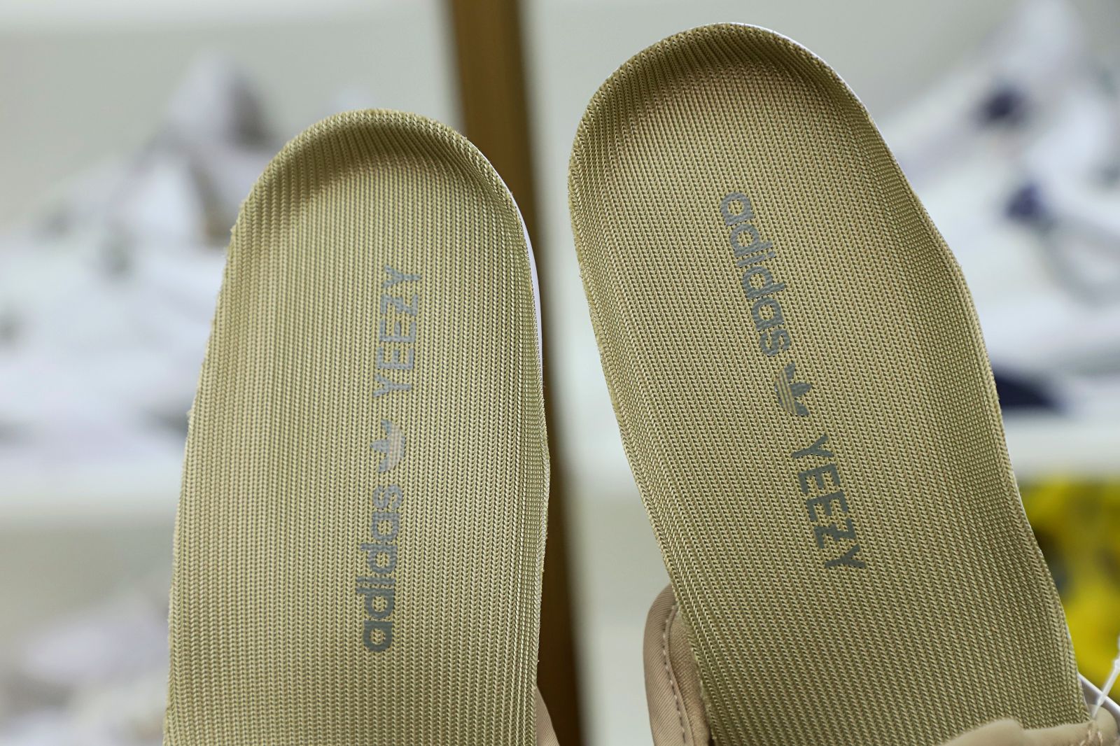 Yeezy boost 350 v2 sand