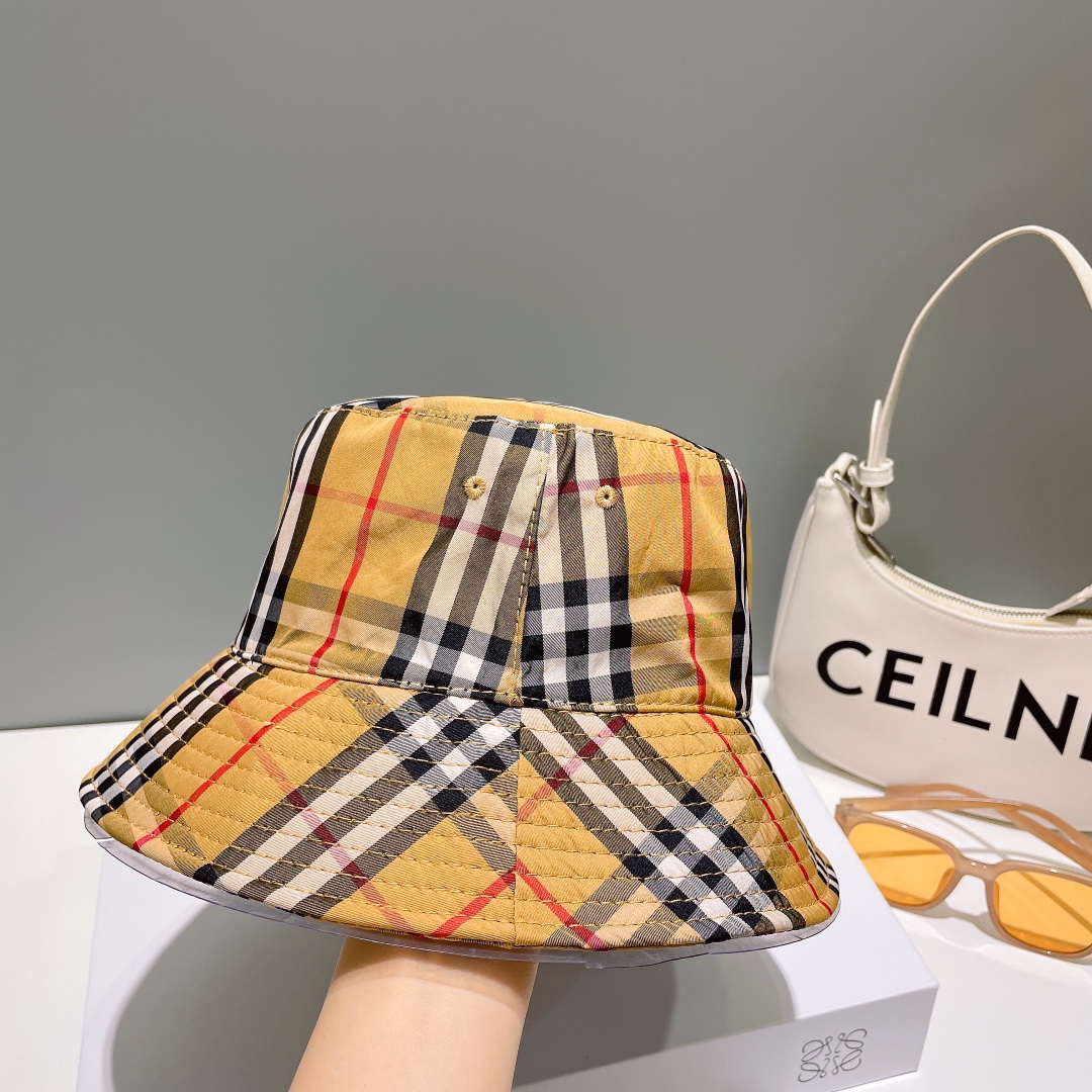 (Burberry) bucket hat