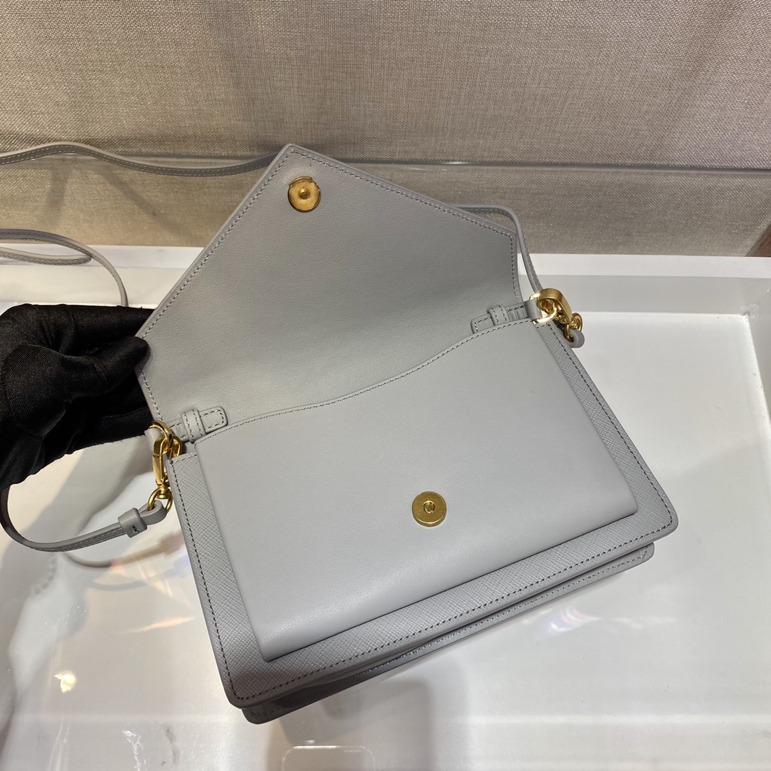 𝐏𝐑𝐀𝐃𝐀 Crossbody bag 1BP020