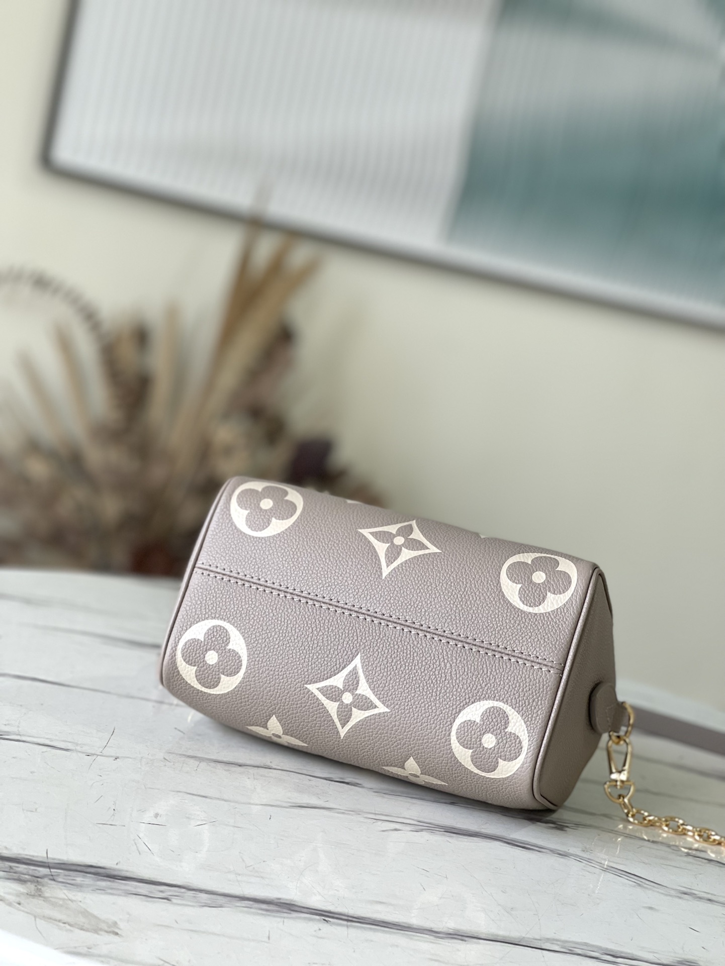 𝐋𝐎𝐔𝐈𝐒 𝐕𝐔𝐈𝐓𝐓𝐎𝐍  M46575