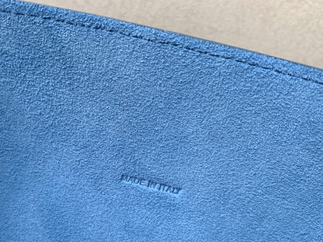 𝐂𝐞𝐥𝐢𝐧𝐞 Bigbag bucket nano  calfskin