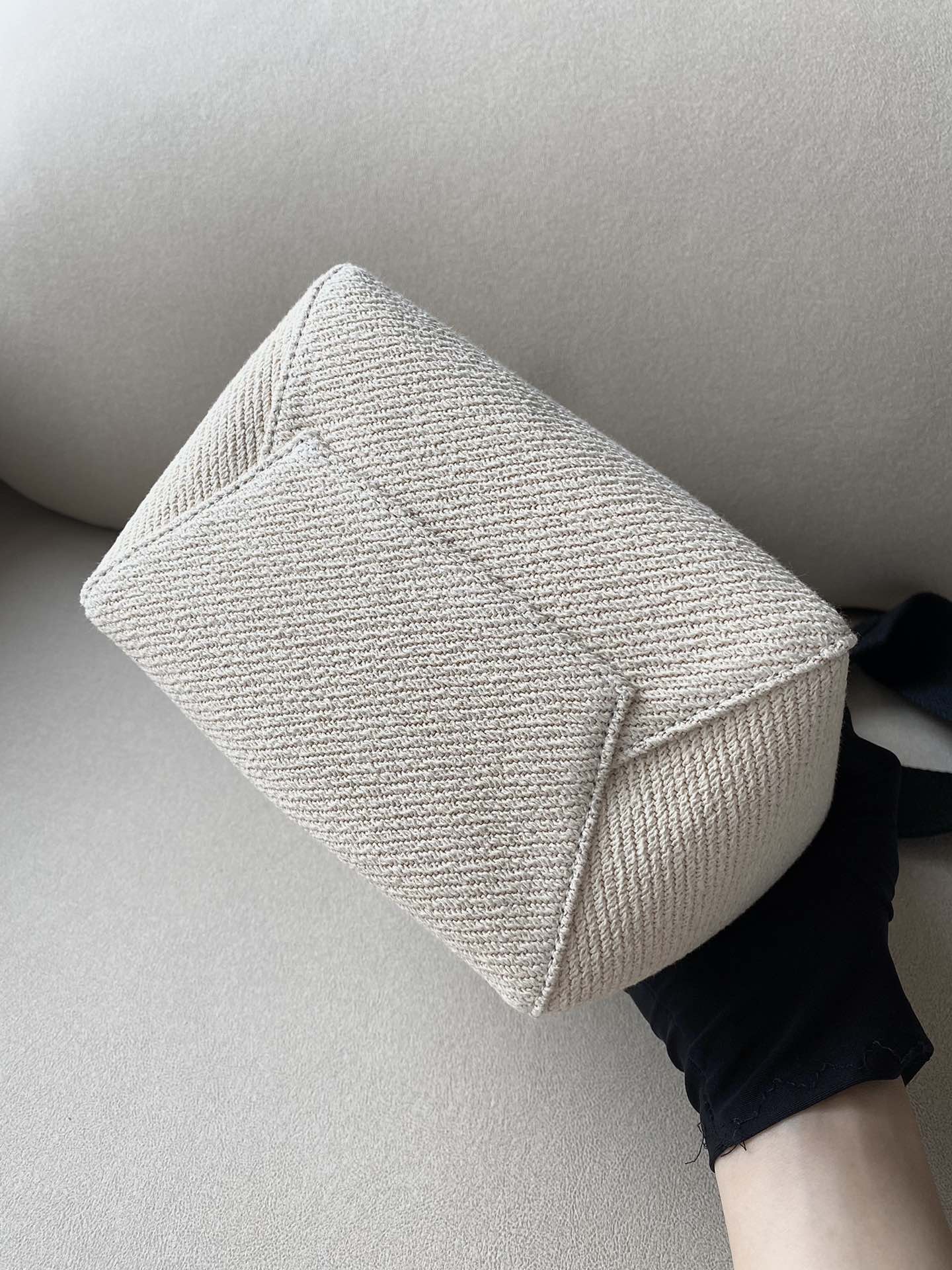 𝐂𝐞𝐥𝐢𝐧𝐞 SANGLE BUCKET Small wide striped fabric bucket bag