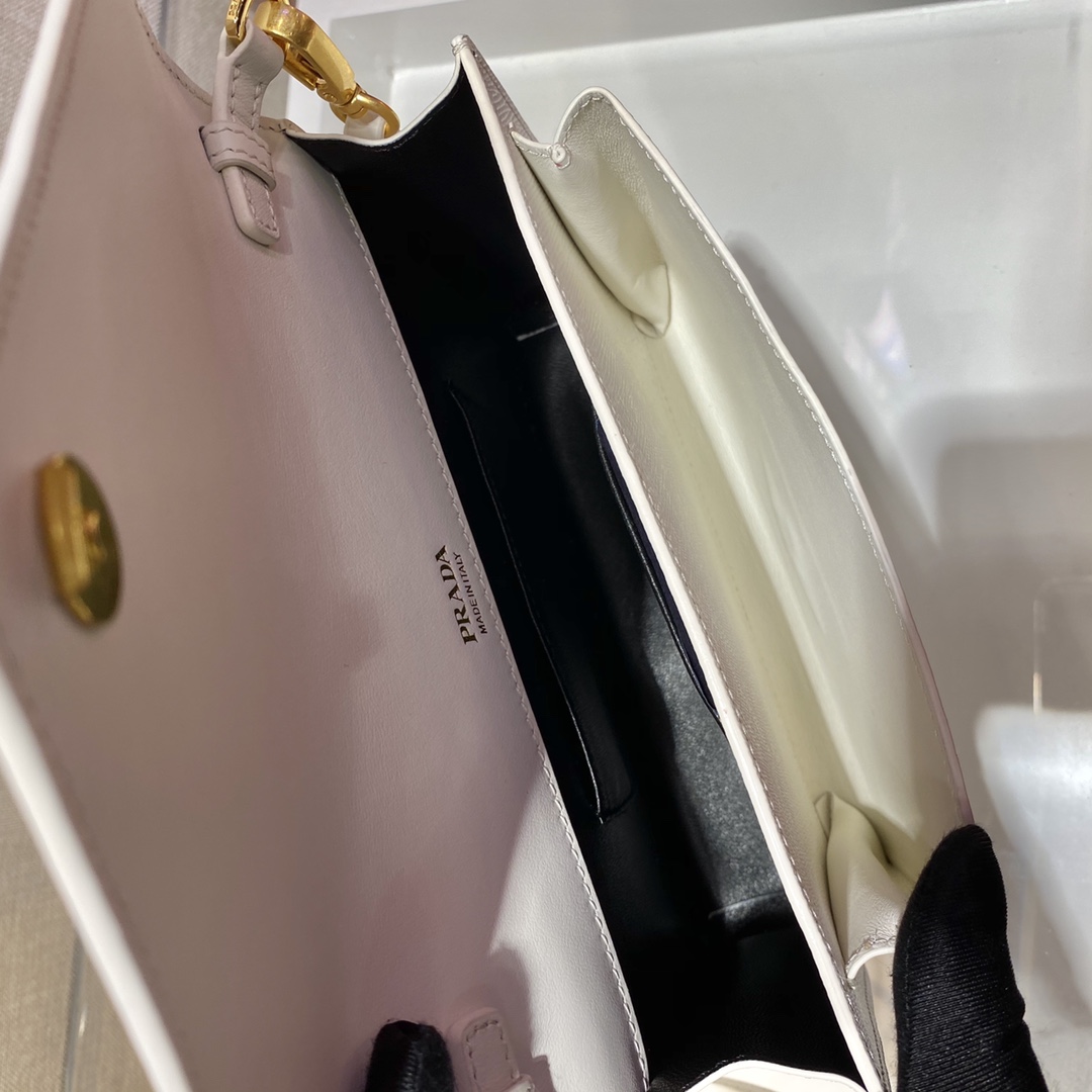 𝐏𝐑𝐀𝐃𝐀 Crossbody bag 1BP020