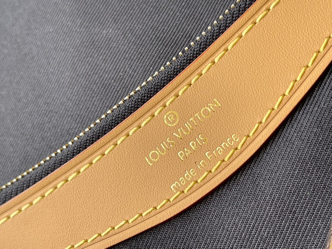 𝐋𝐎𝐔𝐈𝐒 𝐕𝐔𝐈𝐓𝐓𝐎𝐍   M45985