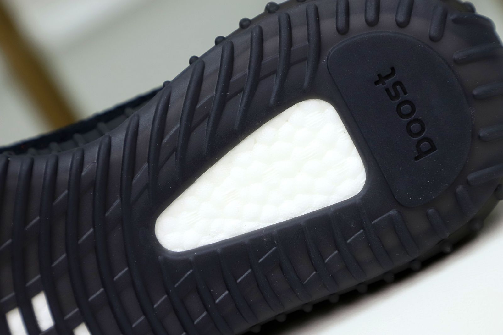 YEEZY BOOST 350 V2 RED