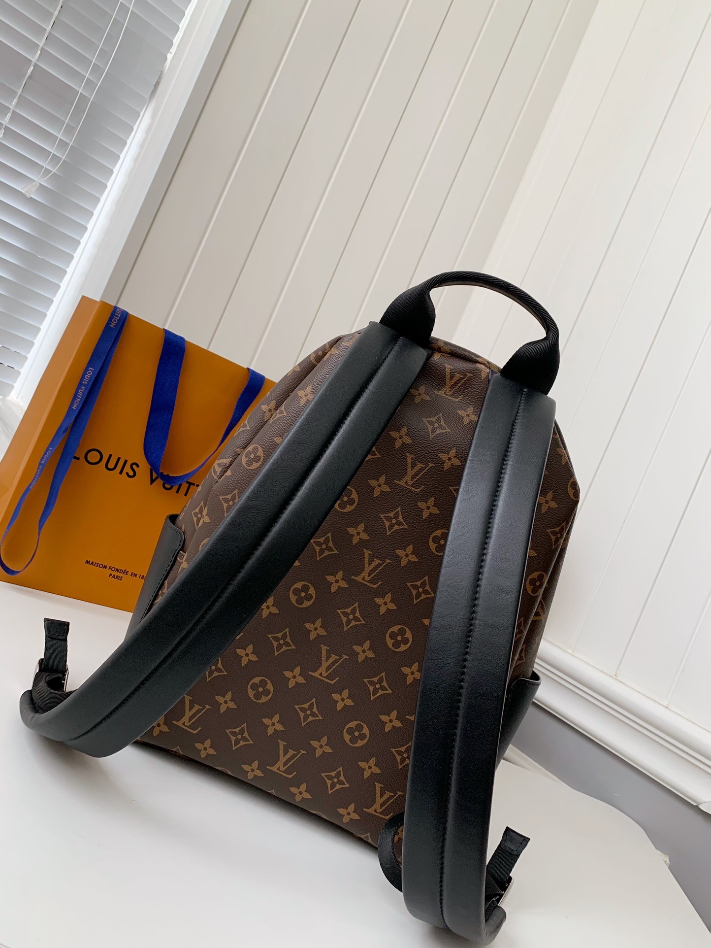 Louis Vuitton 24s New DISCOverY Small Backpack M46684, Top Quality ​Size: 29 * 38 * 20cm
