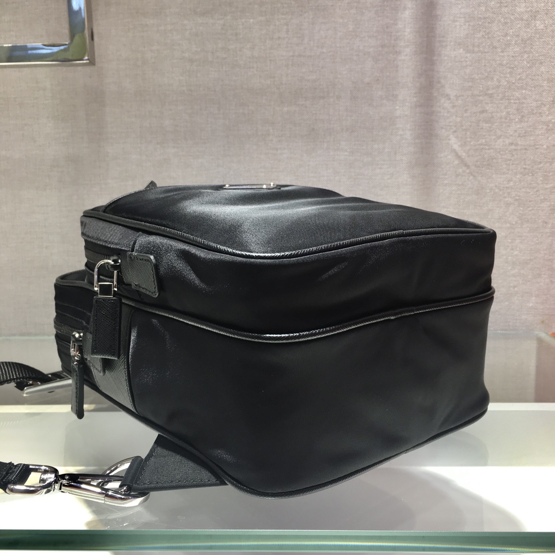 𝐏𝐑𝐀𝐃𝐀  New Chest Bag 2VZ026