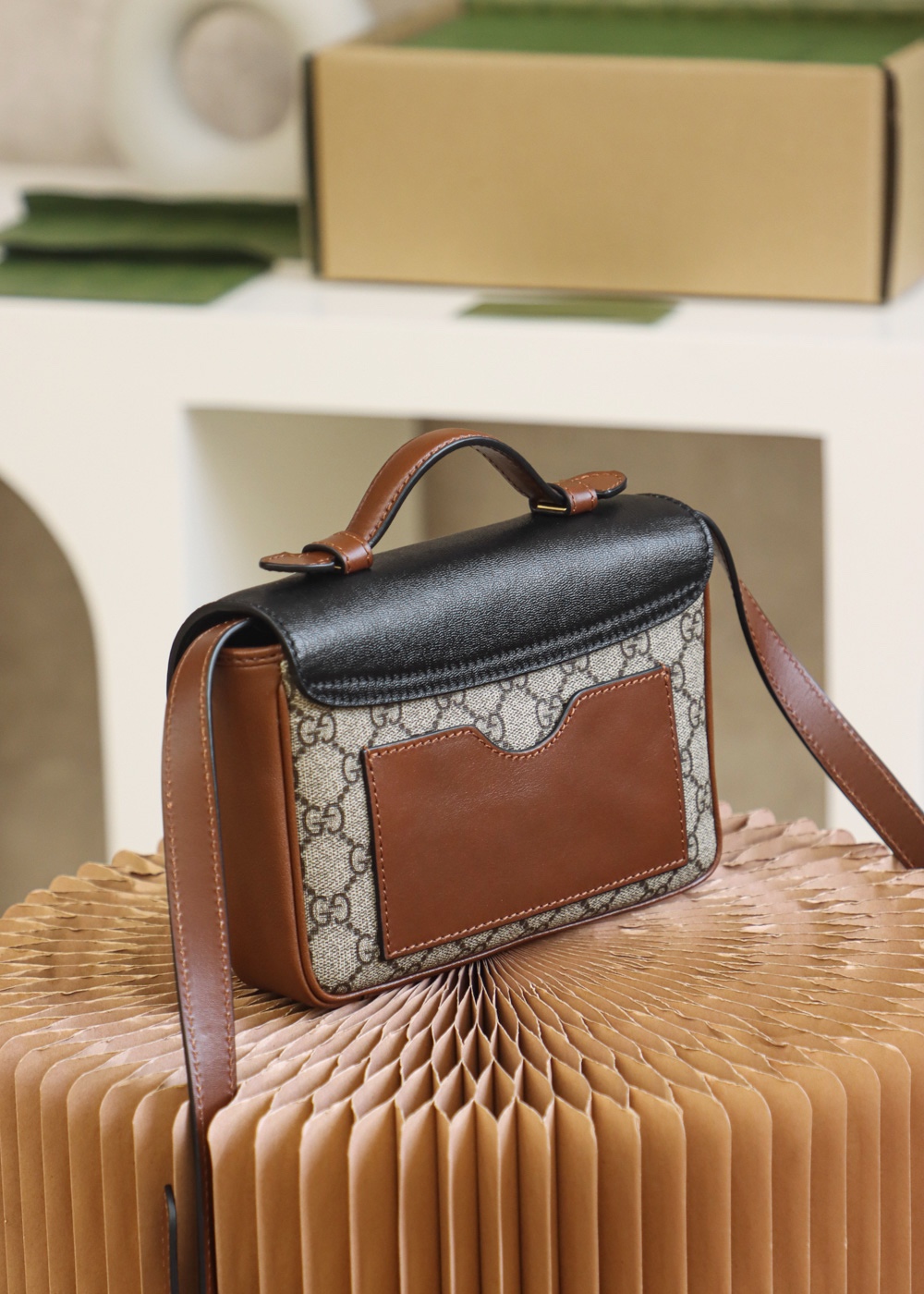 GUCCI 𝐩𝐚𝐝𝐥𝐨𝐜𝐤 small lock postman bag #658487