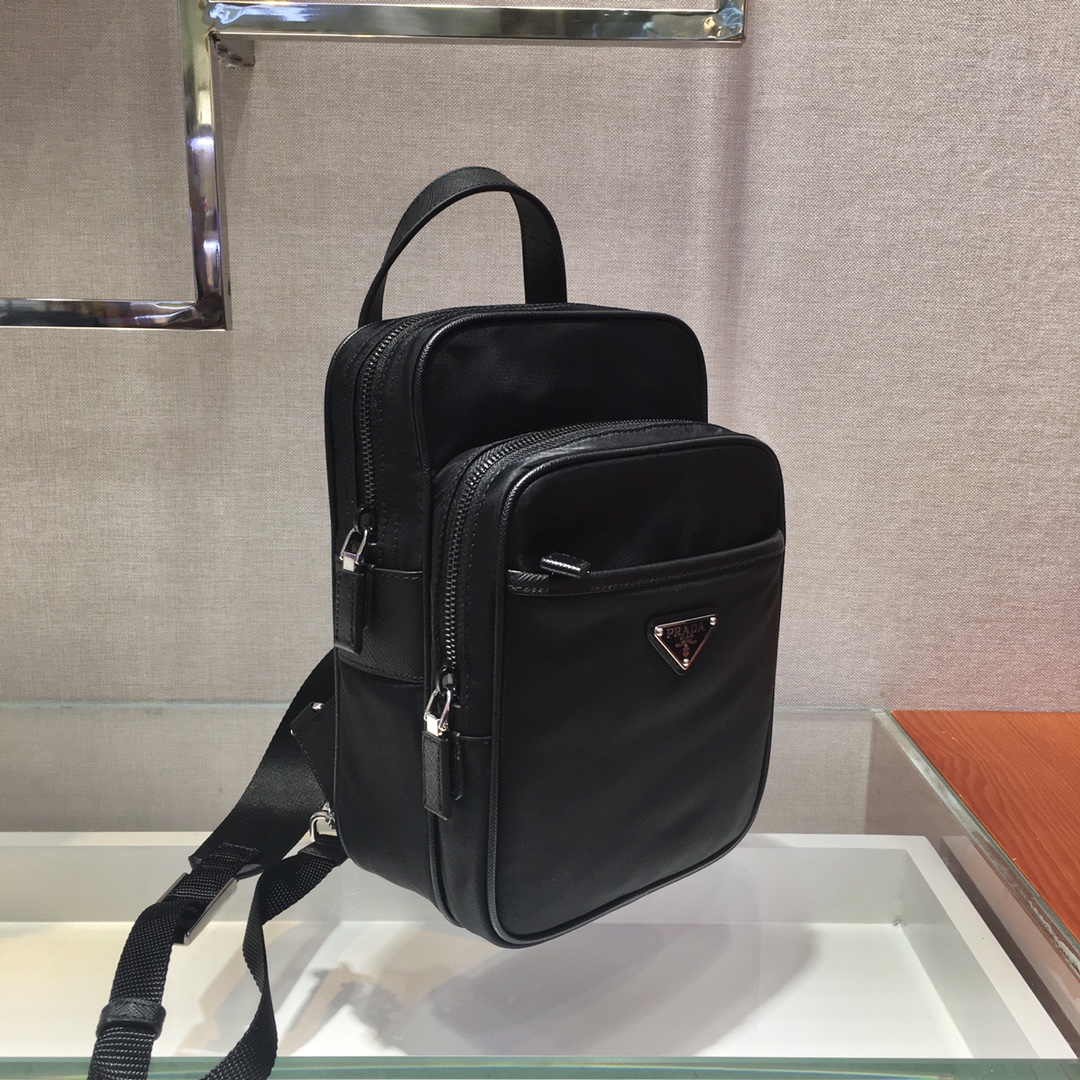 𝐏𝐑𝐀𝐃𝐀  New Chest Bag 2VZ026