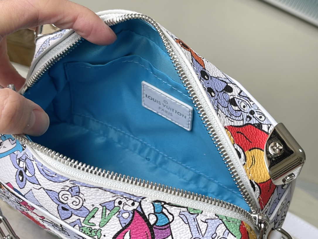 𝐋𝐎𝐔𝐈𝐒 𝐕𝐔𝐈𝐓𝐓𝐎𝐍   M82008