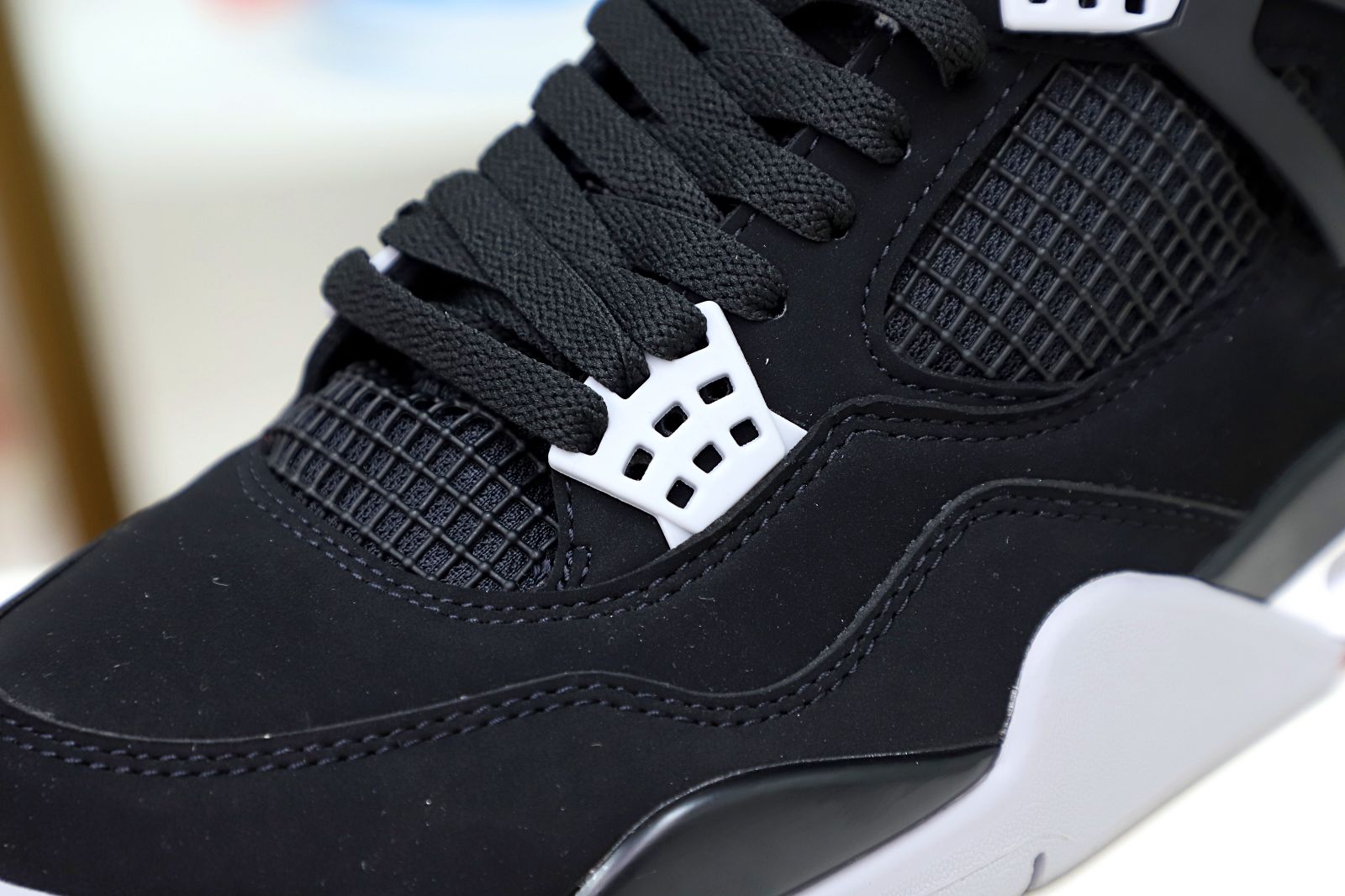 AIR JORDAN 4 RETRO OG BRED 2019