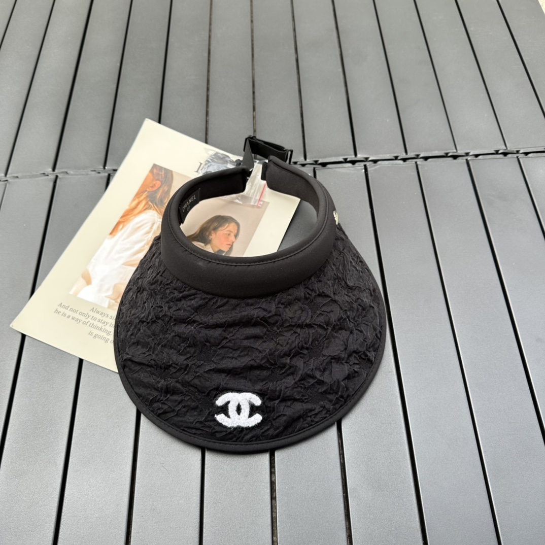 CHANEL empty top hat