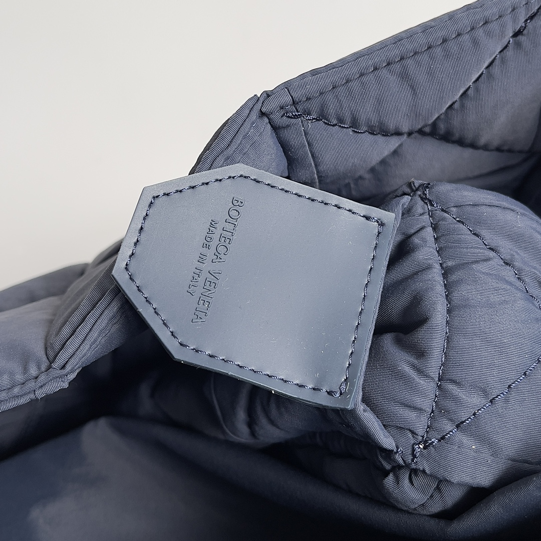 Bottega Veneta Bv Woven Nylon Bag 15 compartments oversized navy #70529