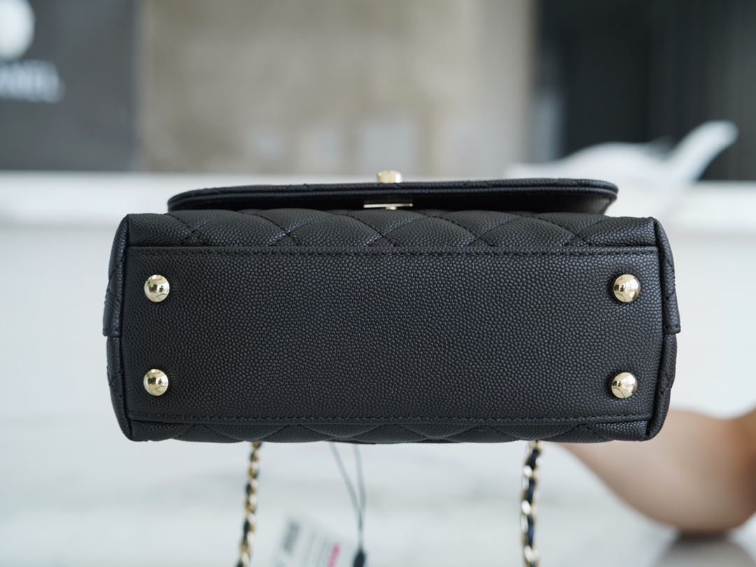 CHANEL 𝑪𝒐𝑪𝒐 𝒉𝒂𝒏𝒅𝒍 𝒆 New cowhide handle 𝗠𝗶𝗡𝗶 Black gold