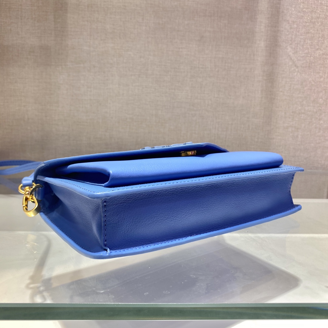 𝐏𝐑𝐀𝐃𝐀 Crossbody bag 1BP020