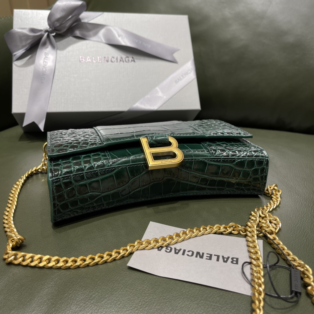 BALENCIAGA 𝐇𝐨𝐮𝐫𝐠𝐥𝐚𝐬𝐬 𝐰𝐚𝐥𝐥𝐞𝐭 𝐨𝐧 𝐜𝐡𝐚𝐢𝐧 ⏳ ▪️ crocodile print green gold buckle