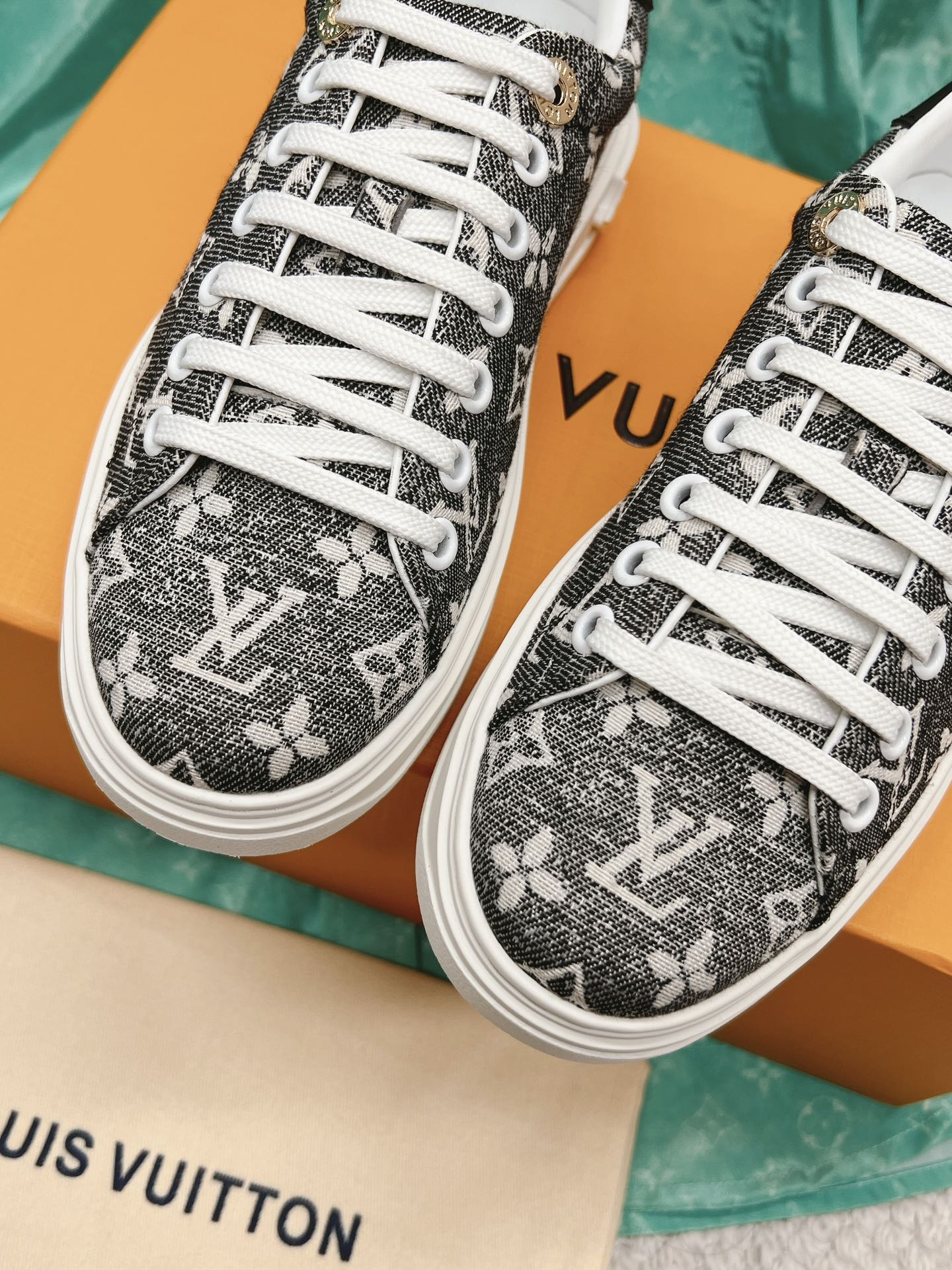 Louis Vuitton x Yayoi Kusama cooperation model classic white shoes 𝐓𝐢𝐦𝐞 𝐨𝐮𝐭 wave point sneakers