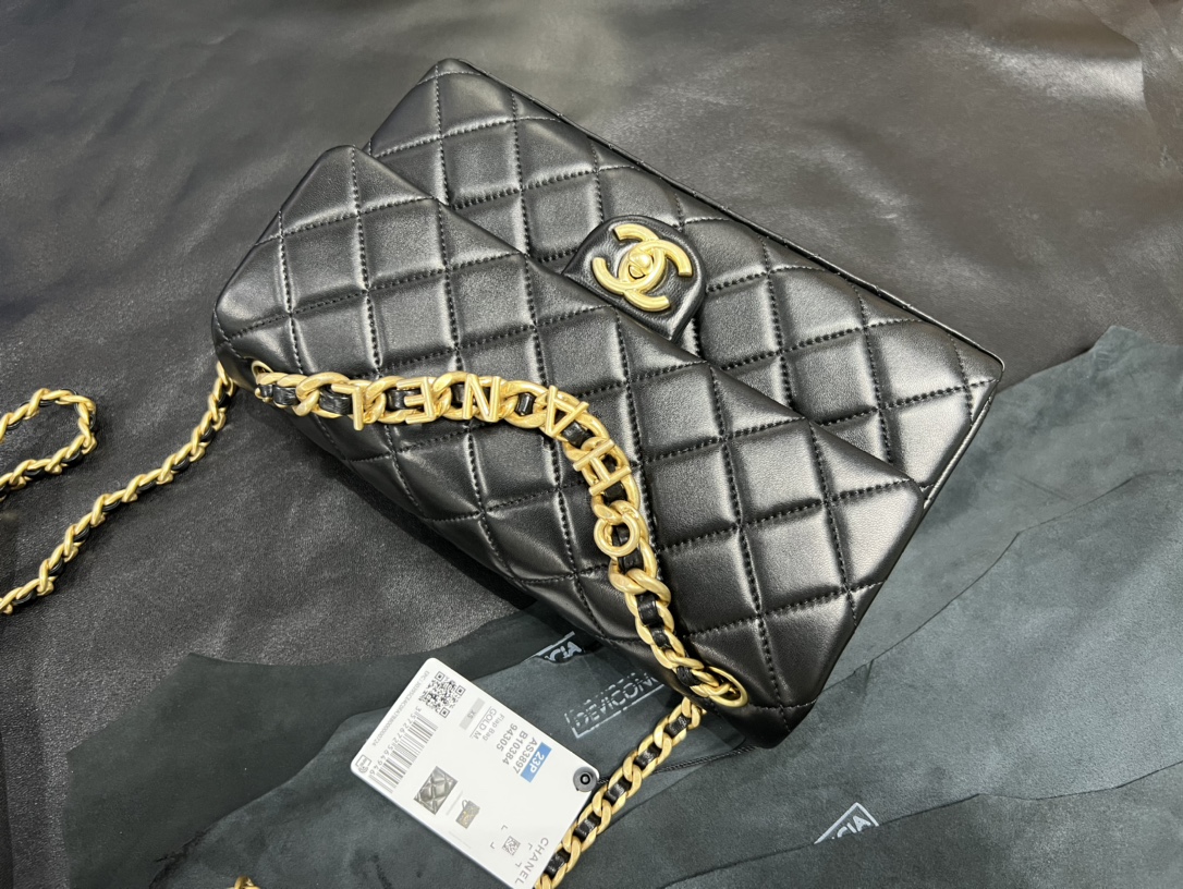 𝗖𝗛𝗔𝗡𝗘𝗟✦ 23p Letter Chain Mouth Flap Bag Genuine Leather