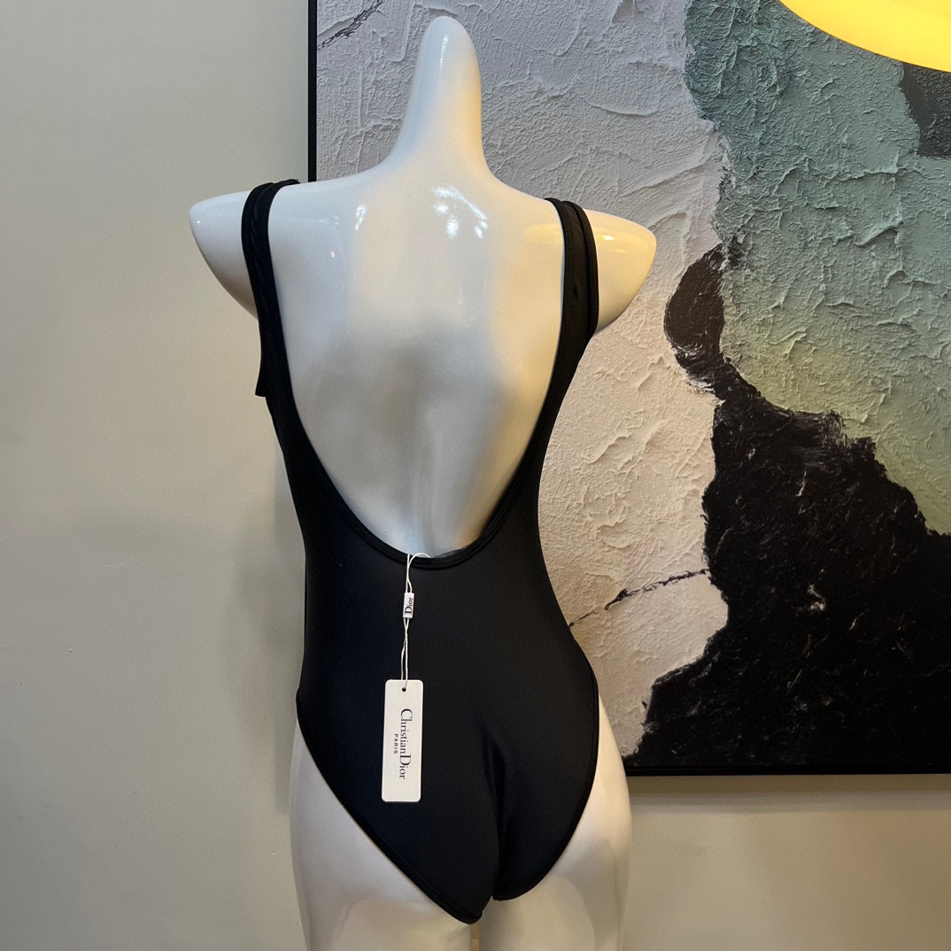 DG new one-piece swimsuit