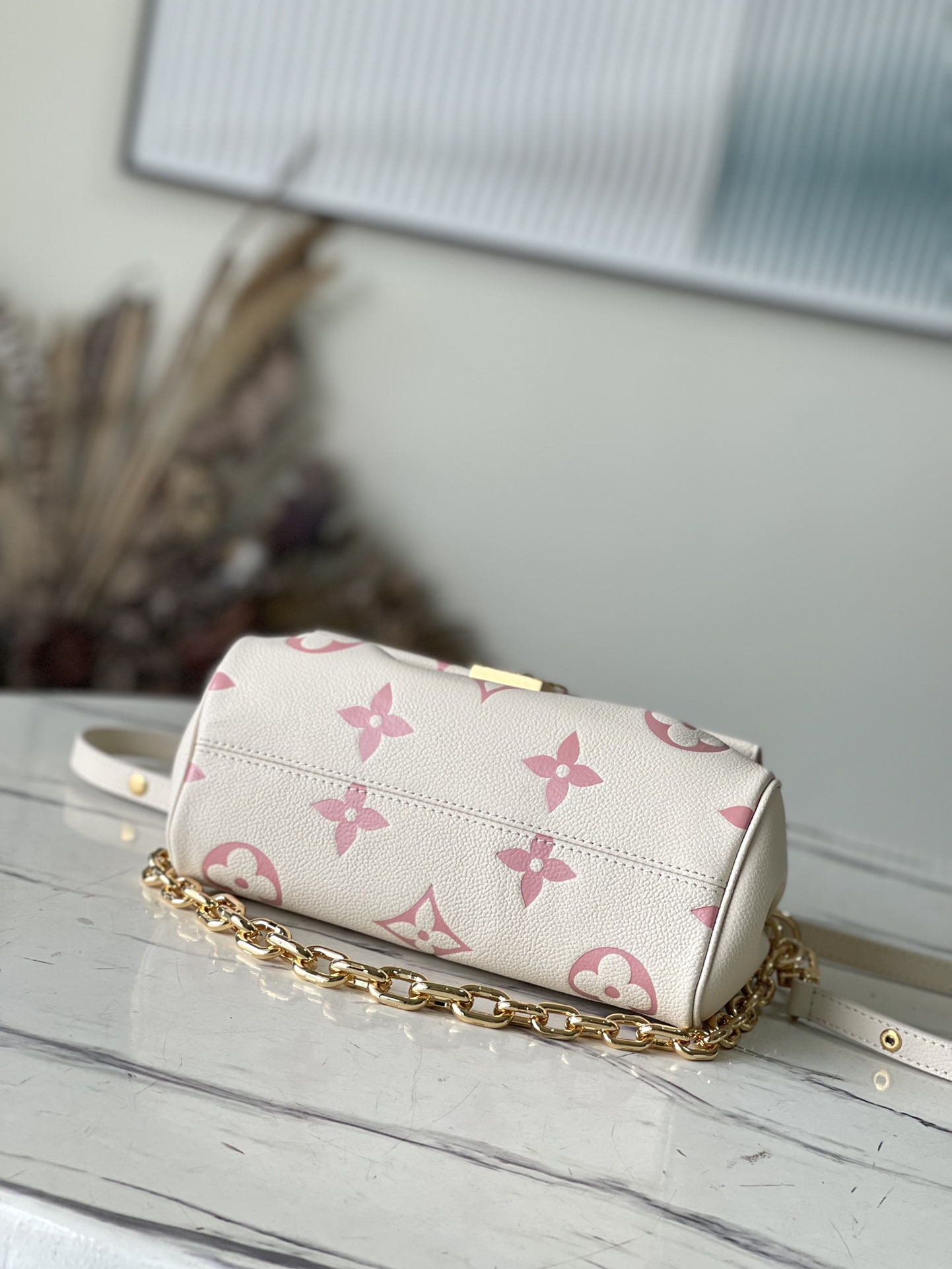 𝐋𝐎𝐔𝐈𝐒 𝐕𝐔𝐈𝐓𝐓𝐎𝐍    M46393