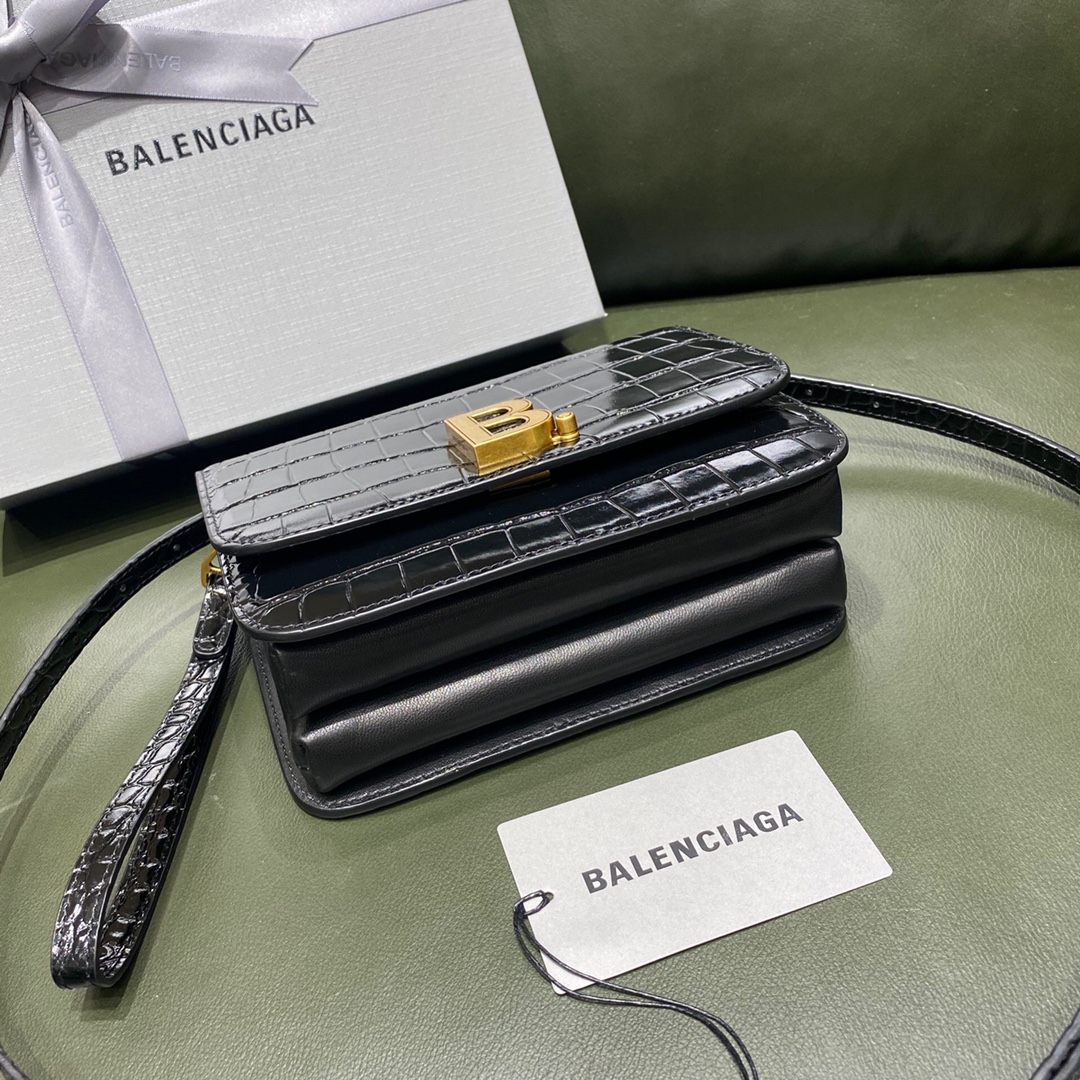 BALENCIAGA 𝘀𝗺𝗮𝗹𝗹 𝗯𝗮𝗴 𝗯𝗮𝗴 Black gold buckle with crocodile pattern