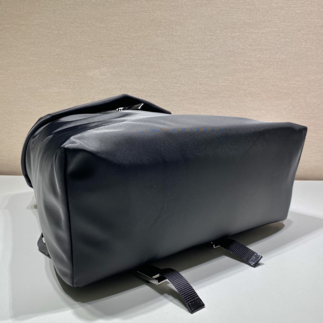 𝐏𝐑𝐀𝐃𝐀 New Backpack