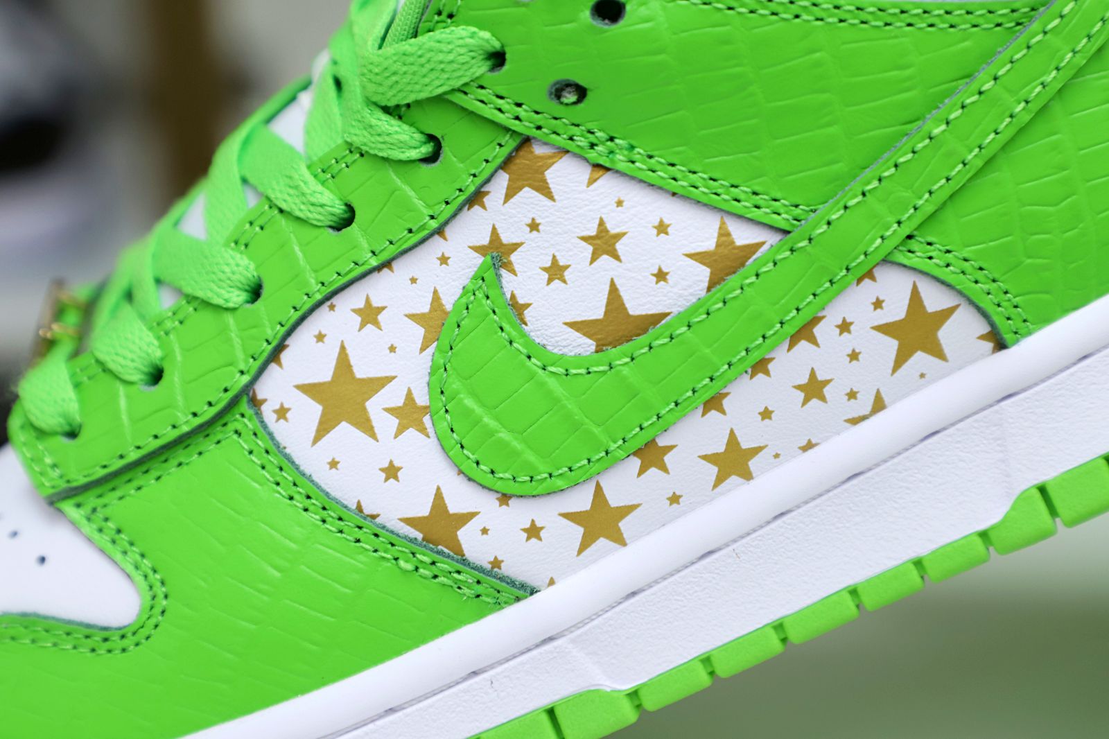 Supreme x Nike SB Dunk Low Mean Green