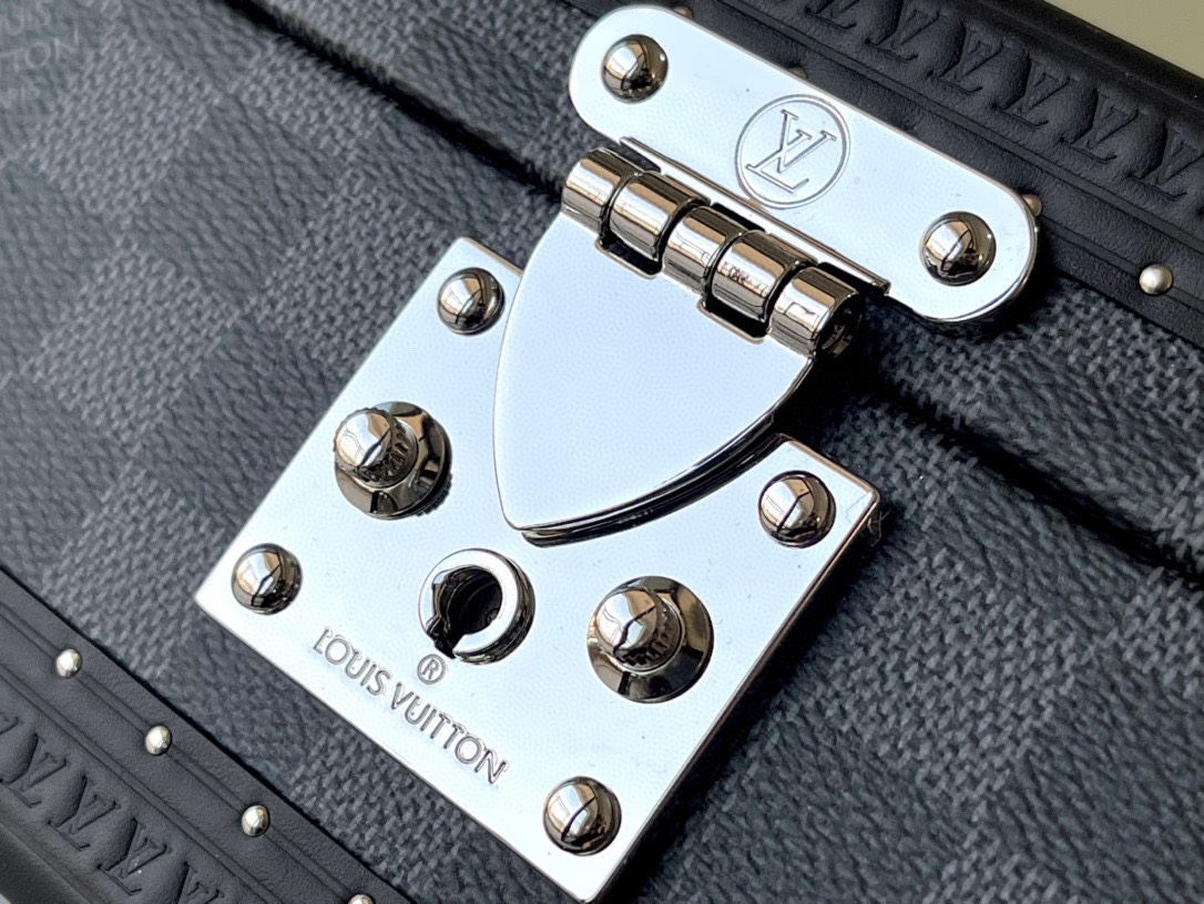 𝐋𝐎𝐔𝐈𝐒 𝐕𝐔𝐈𝐓𝐓𝐎𝐍     N48194