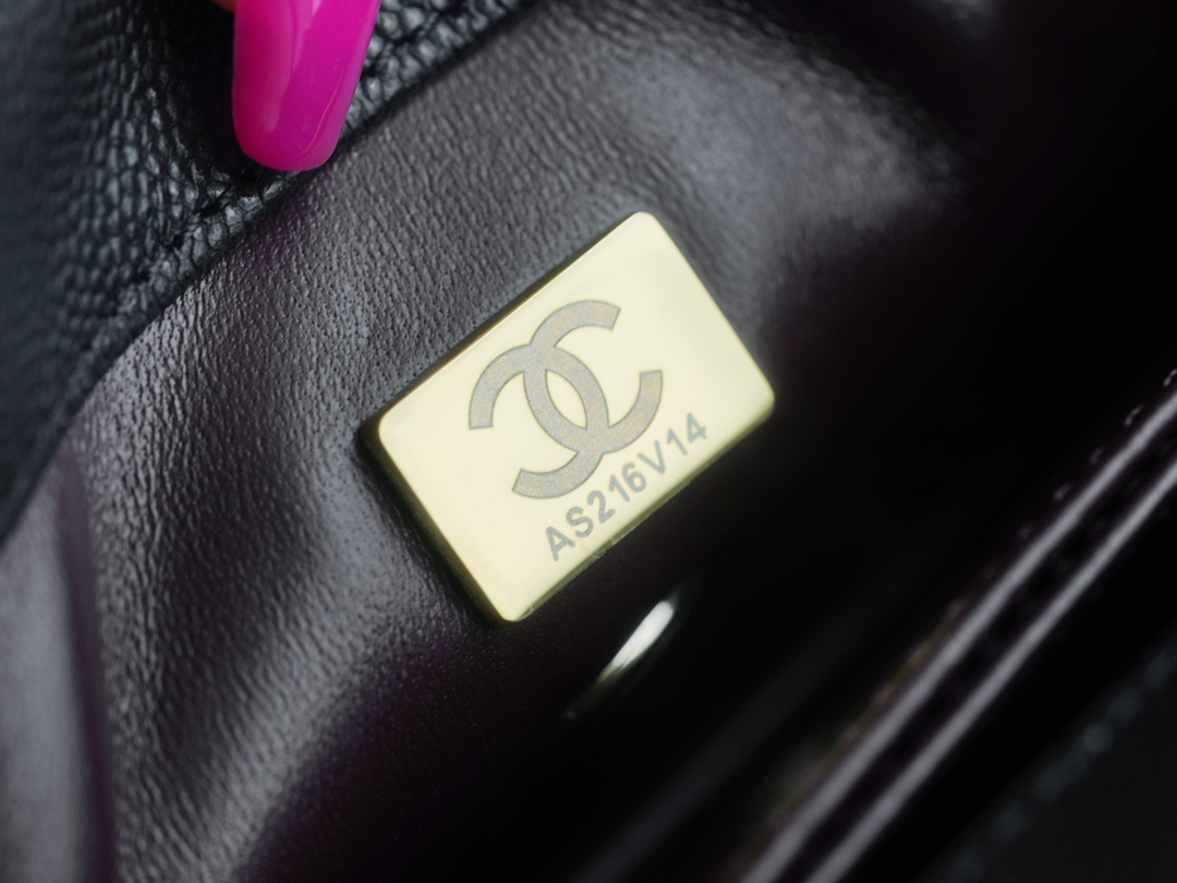 CHANEL 𝑪𝒐𝑪𝒐 𝒉𝒂𝒏𝒅𝒍 𝒆 New cowhide handle 𝗠𝗶𝗡𝗶 Black gold