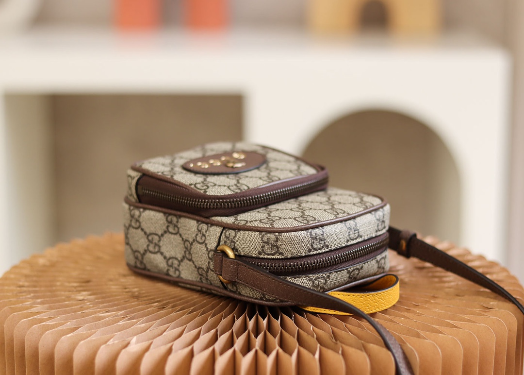 GUCCI 𝙑𝙞𝙣𝙩𝙖𝙜𝙚 mini tiger head bag #658556