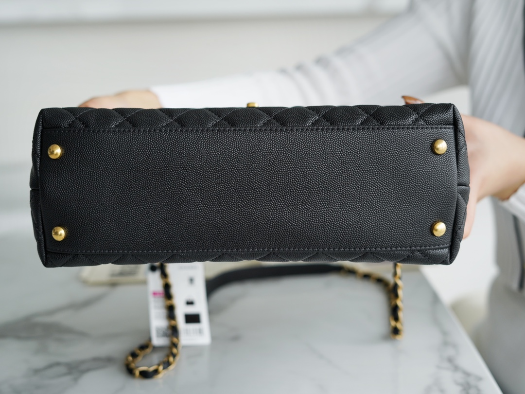 CHANEL 𝑪𝒐𝑪𝒐 𝒉𝒂𝒏𝒅𝒍𝒆 New Cowhide Handle Medium Black Gold